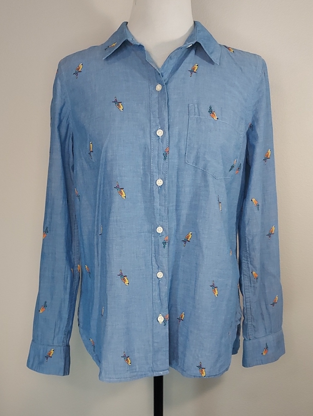 Old Navy The Classic Shirt Lt Blue w/ Parrots 100% Cotton Button Up Size Small
